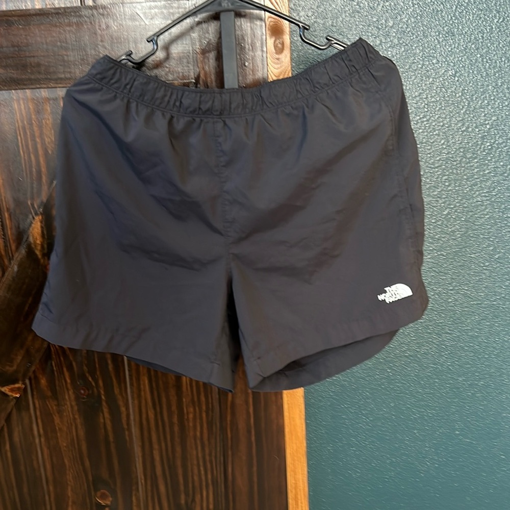 Men’s M North Face 5 inch inseam shorts